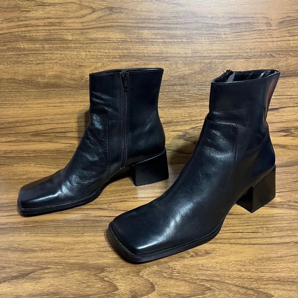 Enzo Angiolini black square toe chunky heeled clown boot leather zip up 8.5